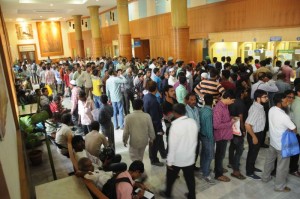 Hyderabad: People queue up at a bank to exchange demonetised Rs 1000 and 500 notes on Nov 16, 2016. (Photo: IANS)