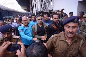 Indian cricketer MS Dhoni arrives at to play Vijay Hazare trophy Howrah station (Photo: IANS)