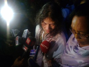 Irom Sharmila talks to the media as she walks free after being released from hospital in Imphal (Photo: IANS)