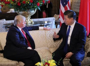 (170406) -- MAR-A-LAGO, April 6, 2017 (Xinhua) -- Chinese President Xi Jinping (R) meets with his U.S. counterpart Donald Trump in the latter's Florida resort of Mar-a-Lago in the United States, April 6, 2017. (Xinhua/Lan Hongguang) (zyd)