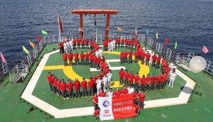 (161108) -- ABOARD XUELONG, Nov. 8, 2016 (Xinhua) -- Crew members of Chinese icebreaker Xuelong pose for photos aboard the ship as it crosses the equator on Nov. 8, 2016. After seven days of journey, Chinese icebreaker Xuelong, or Snow Dragon, crossed the equator and entered the south hemisphere for 33rd scientific expedition to Antarctica. (Xinhua/Rong Qihan)(mcg)