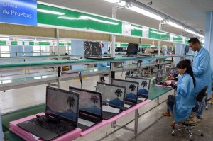 (170328) -- HAVANA, March 28, 2017 (Xinhua) -- Image taken on March 20, 2017 shows staff members working at a national laptop and tablet factory, in Havana, Cuba. On the outskirts of Havana, the brand new assembly plant is helping to propel this long-languishing Caribbean country into the 21st century.(Xinhua/Joaquin Hernandez) (da) (rtg)(yy)