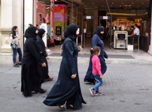 (161004) -- ISTANBUL, Oct. 4, 2016 (Xinhua) -- People walk on Istiklal street in Istanbul, Turkey, Oct. 4, 2016. Deputy Prime Minister Numan Kurtulmus said Monday that Turkey's emergency rule will be extended by an additional three months, Anadolu news agency reported. (Xinhua/He Canling) (nxl)