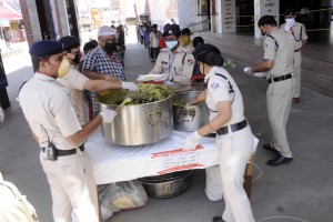 Patna: The Railway Protection Force (RPF) personnel distribute food among the poor, needy and homeless on Day 6 of the 21-day nationwide lockdown imposed to contain the spread of coronavirus, at the Patna Junction Railway Station on March 30, 2020. (Photo: IANS)