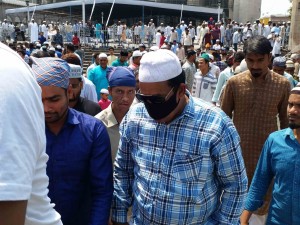 Hyderabad: Muslim devotees arrive to offer Friday prayers at Mecca Masjid amid COVID-19 (coronavirus) pandemic, in Hyderabad on March 20, 2020. (Photo: IANS)