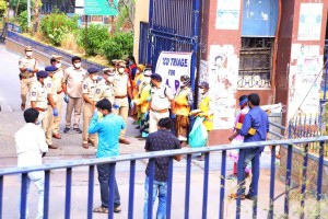 Hyderabad Police Commissioner Anjani Kumar pays surprise visit to Gandhi Hospital during the 21-day nationwide lockdown (that entered the 19th day) imposed as a precautionary measure to contain the spread of coronavirus, on Apr 12, 2020. (Photo: IANS)